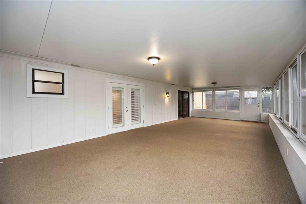 Empty room, Interior