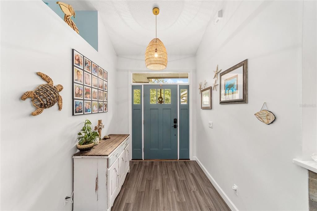 Interior, Pendant Lights, Wood Texture Flooring