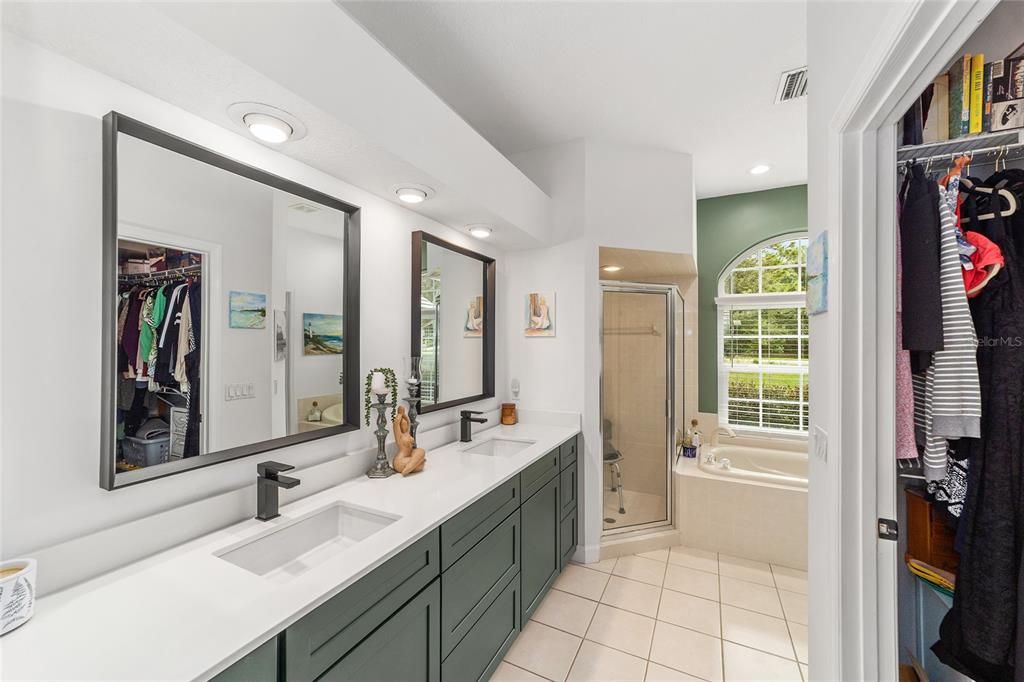 Bathroom, Dual Sink Vanities, Interior, Recessed Lighting