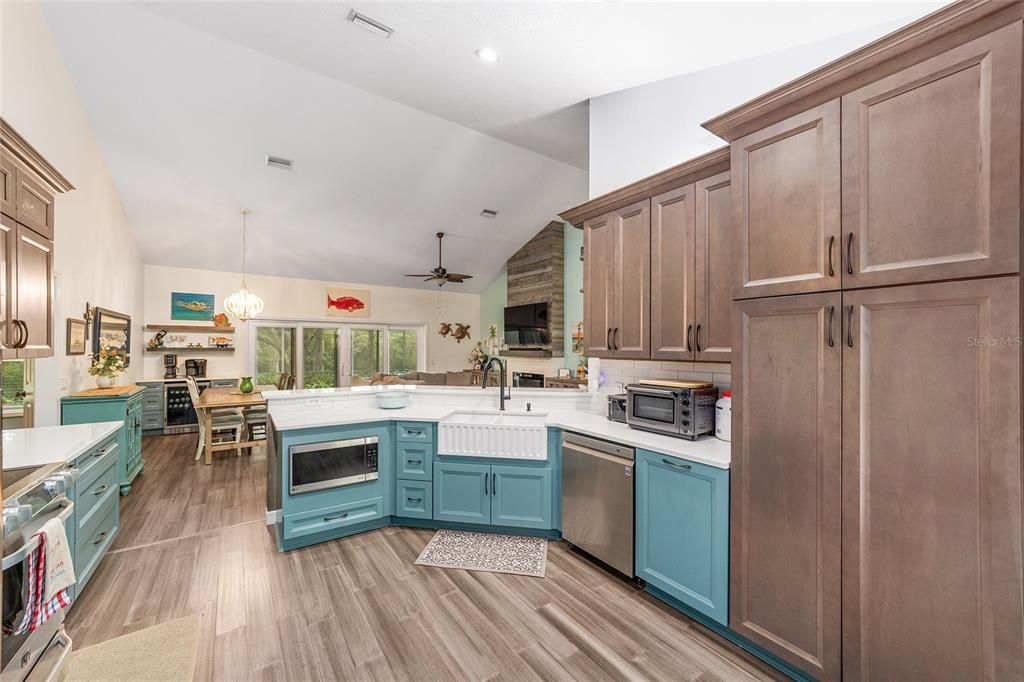 Dining room, Interior, Kitchen, Pendant Lights, Recessed Lighting, Wood Texture Flooring
