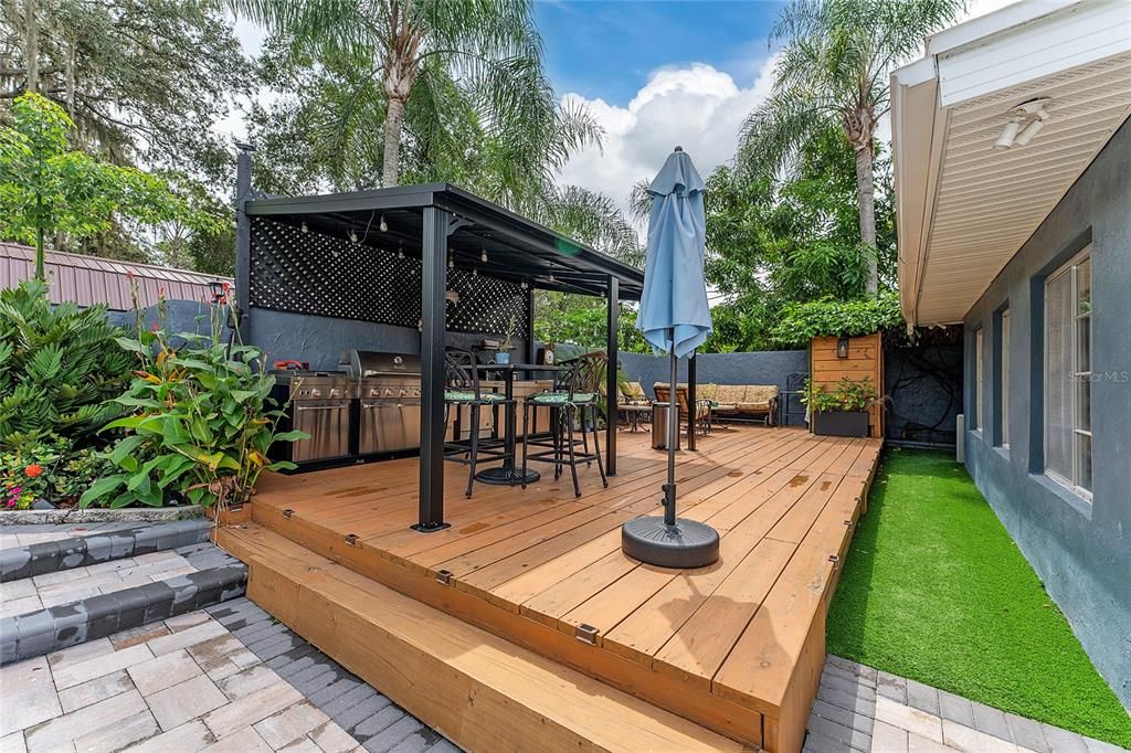 Exterior, Outdoor Kitchen