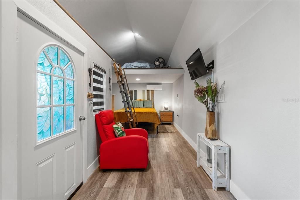 Interior, Recessed Lighting, Wood Texture Flooring