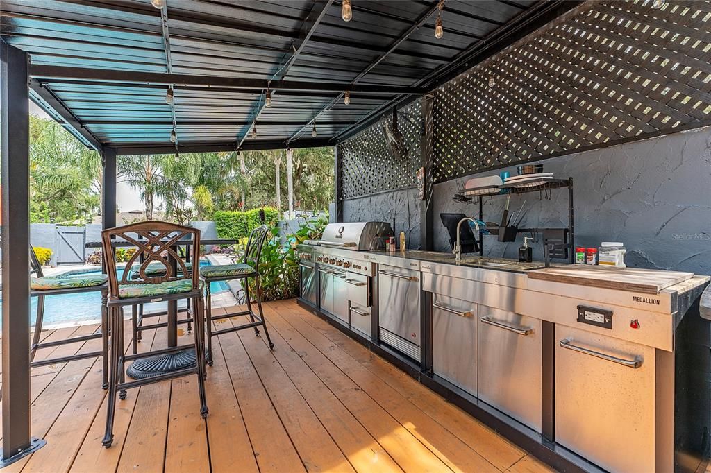 Exterior, Outdoor Kitchen