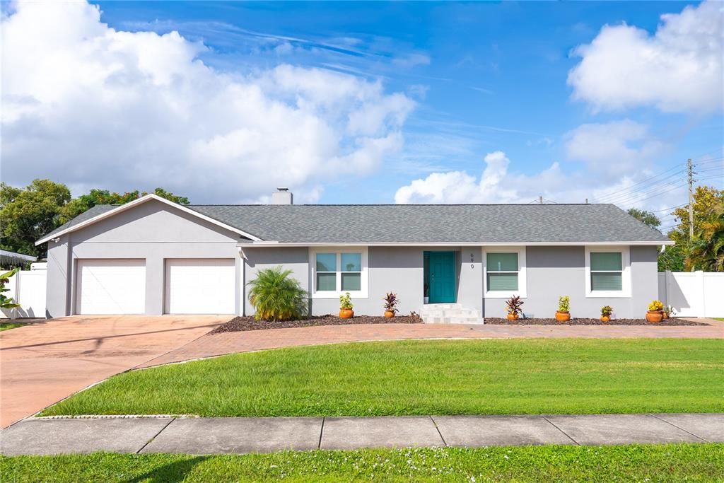 Attached, Exterior, Facade, Ranch