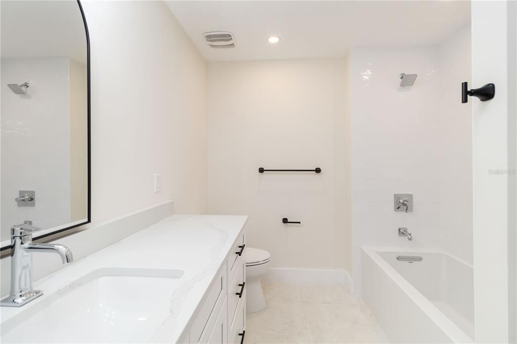 Bathroom, Dual Sink Vanities, Interior, Recessed Lighting