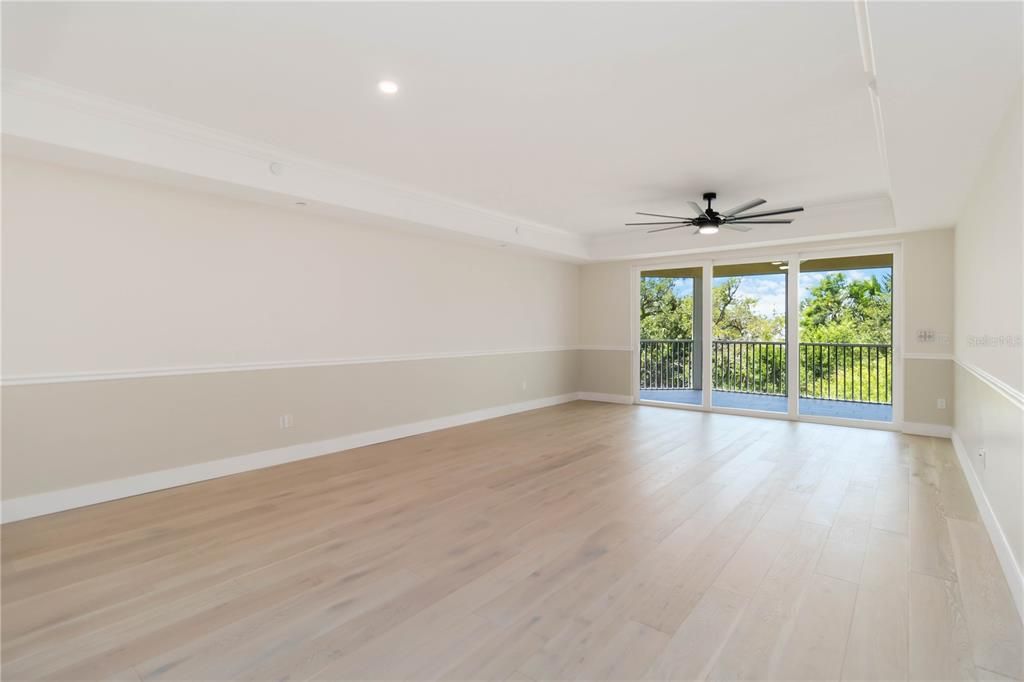 Empty room, Interior, Recessed Lighting, Wood Texture Flooring