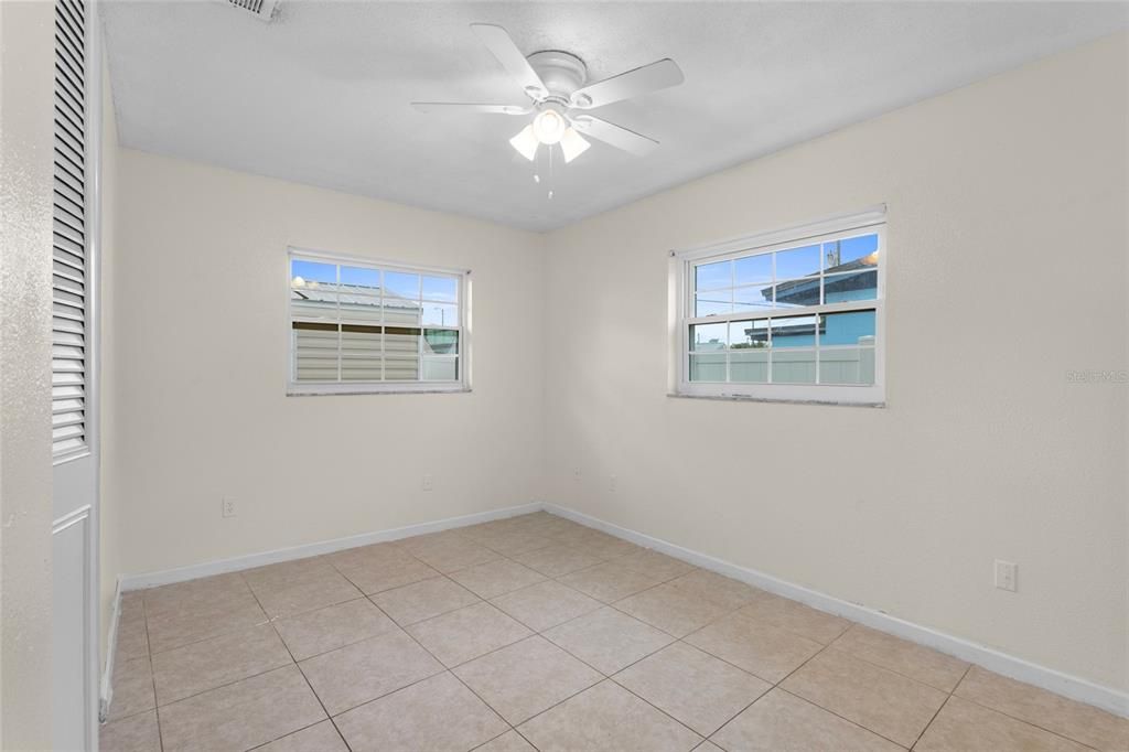 Empty room, Interior