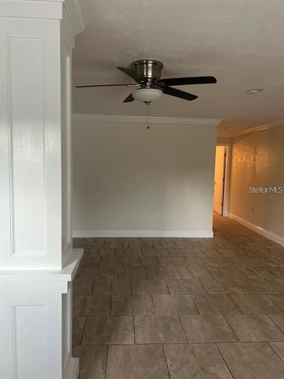 Empty room, Interior