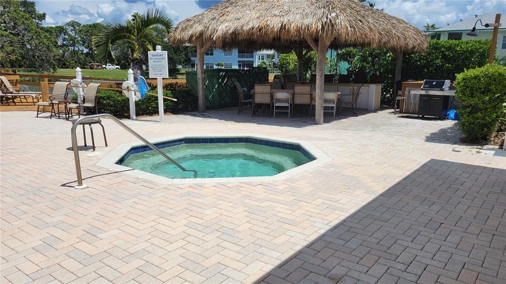 Exterior, Outdoor Kitchen, Pool