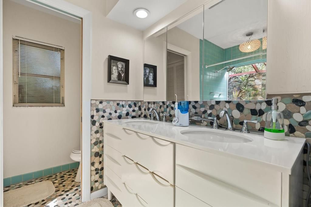 Bathroom, Interior, Recessed Lighting