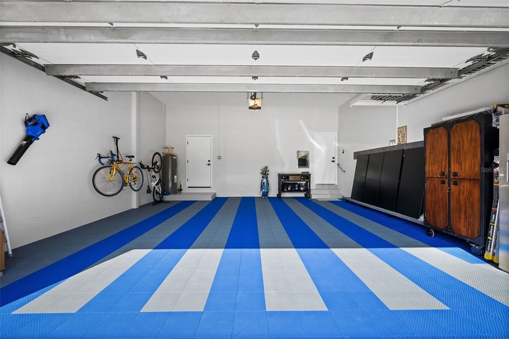Garage, Interior