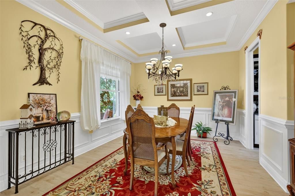 Chandelier, Dining room, Interior, Recessed Lighting, Wood Texture Flooring