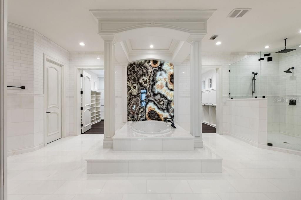 Bathroom, Interior, Recessed Lighting