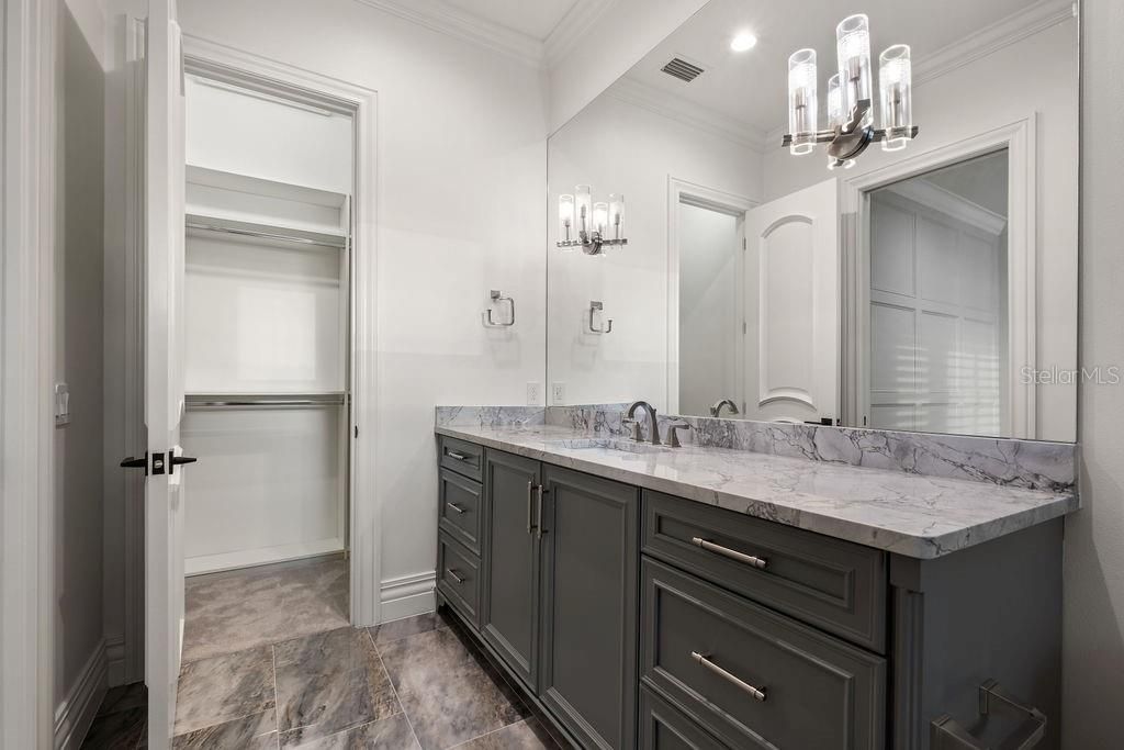 Bathroom, Dual Sink Vanities, Interior, Recessed Lighting