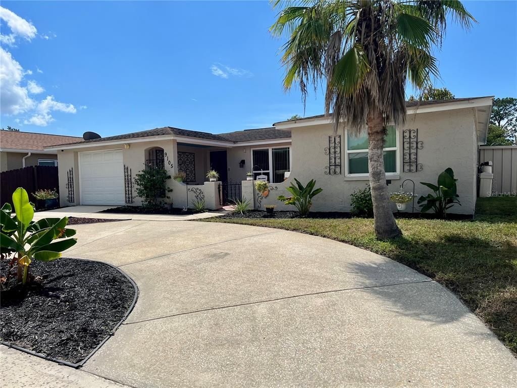 Attached, Exterior, Facade, Ranch