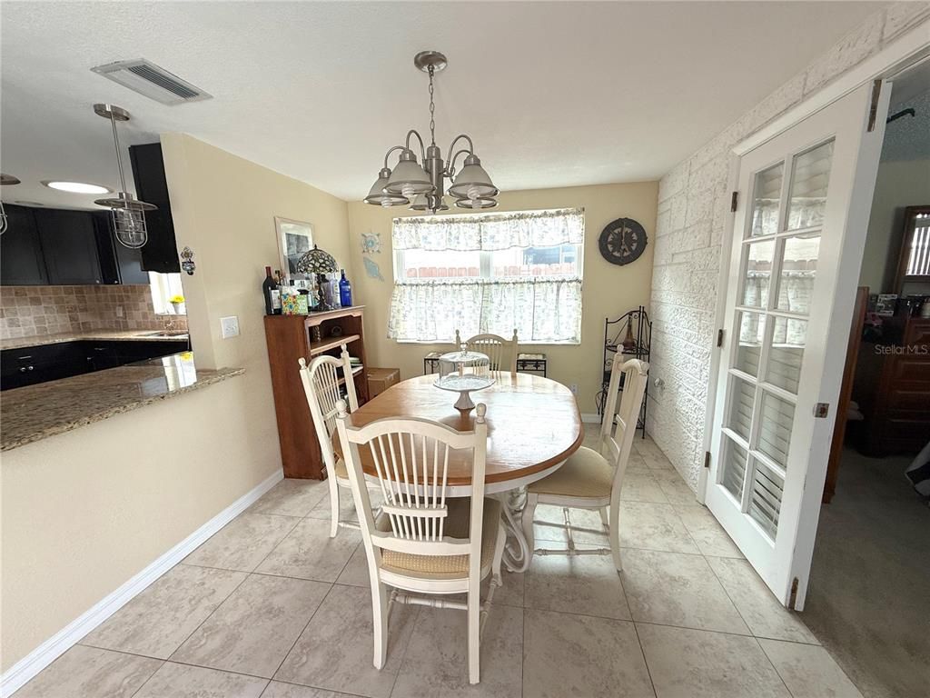 Chandelier, Dining room, Interior, Pendant Lights