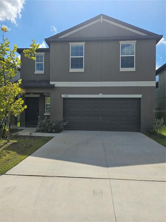 Attached, Exterior, Facade, American Craftsman