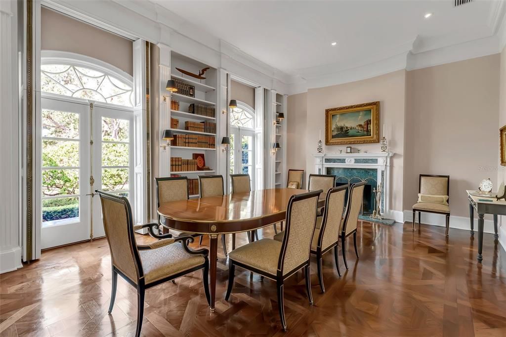 Dining room, Fireplace, Interior, Recessed Lighting, Wood Texture Flooring