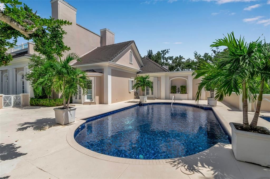 Exterior, Pool