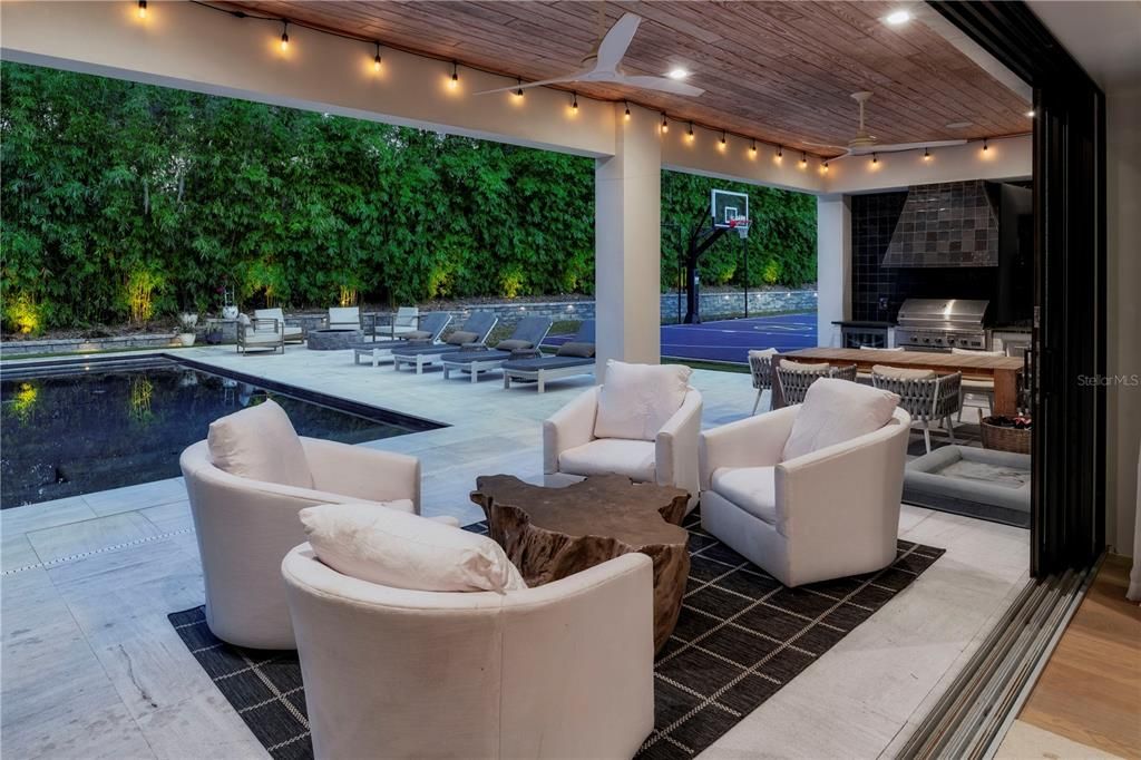 Exterior, Outdoor Kitchen, Pool