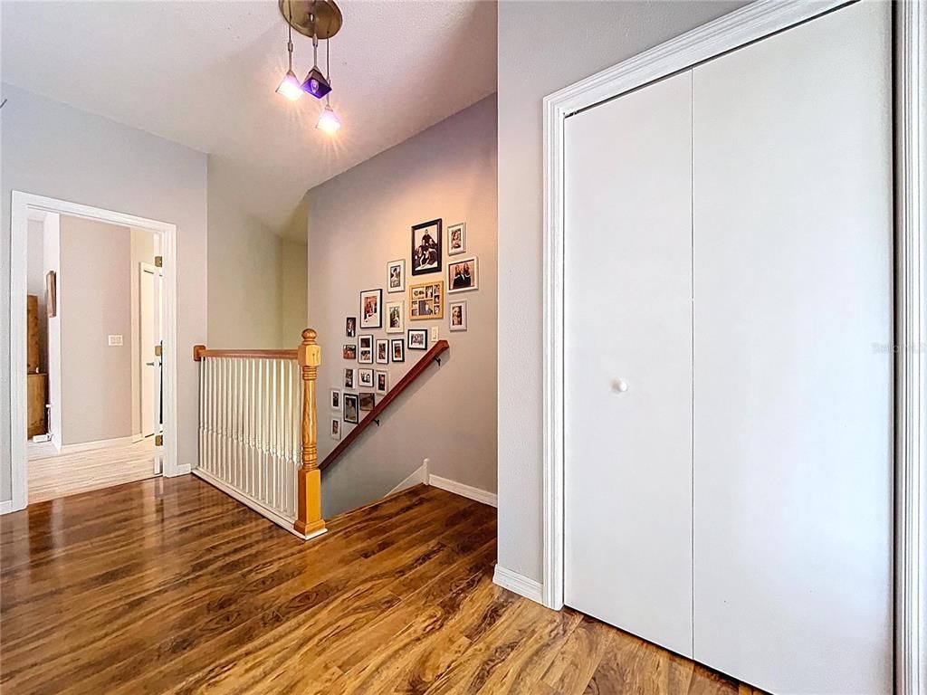 Empty room, Interior, Pendant Lights, Wood Texture Flooring