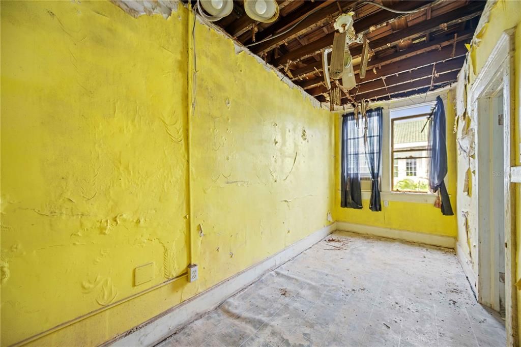 Empty room, Interior, Wooden Beams