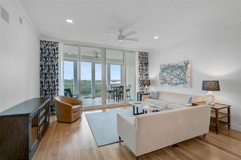 Interior, Living room, Recessed Lighting, Wood Texture Flooring