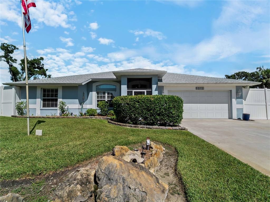 Attached, Exterior, Facade, Ranch