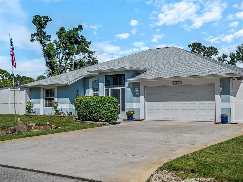 Attached, Exterior, Facade, Ranch