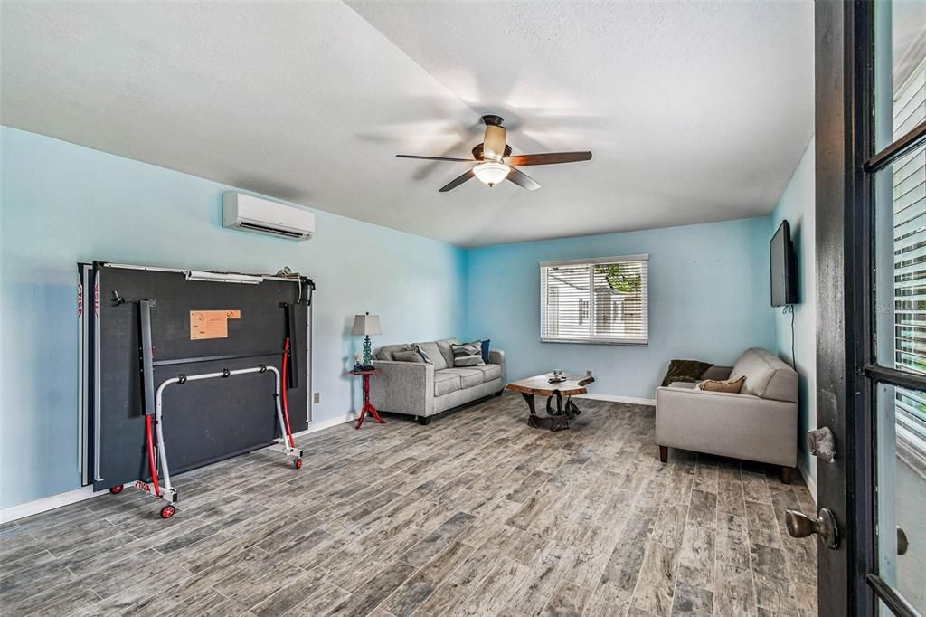 Fitness Equipment, Interior, Living room, Wood Texture Flooring