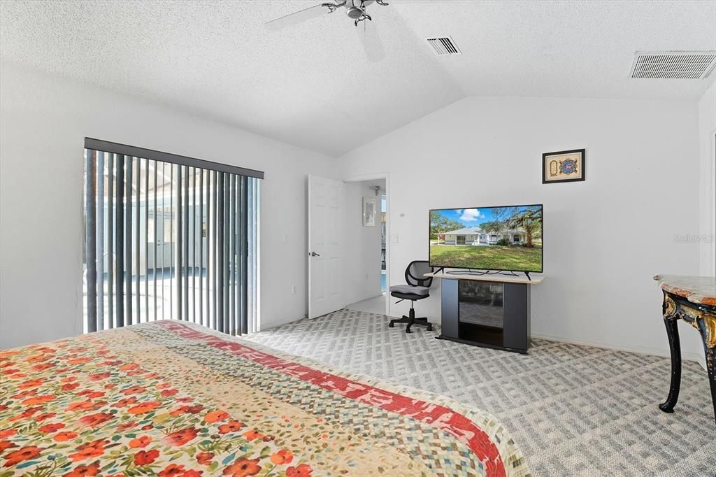 Home Office, Interior