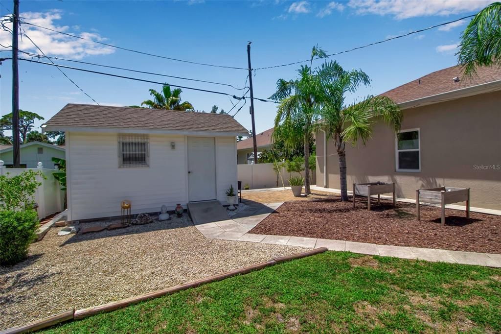 Backyard, Exterior