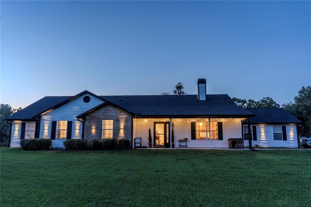 Backyard, Exterior, Facade, Ranch