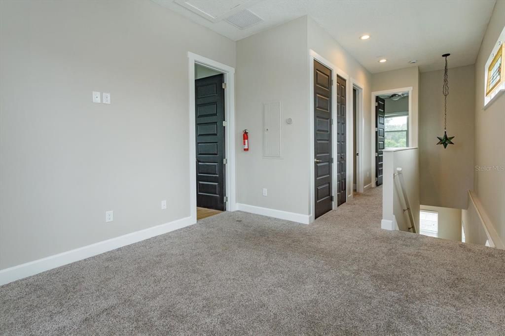 Empty room, Interior, Recessed Lighting