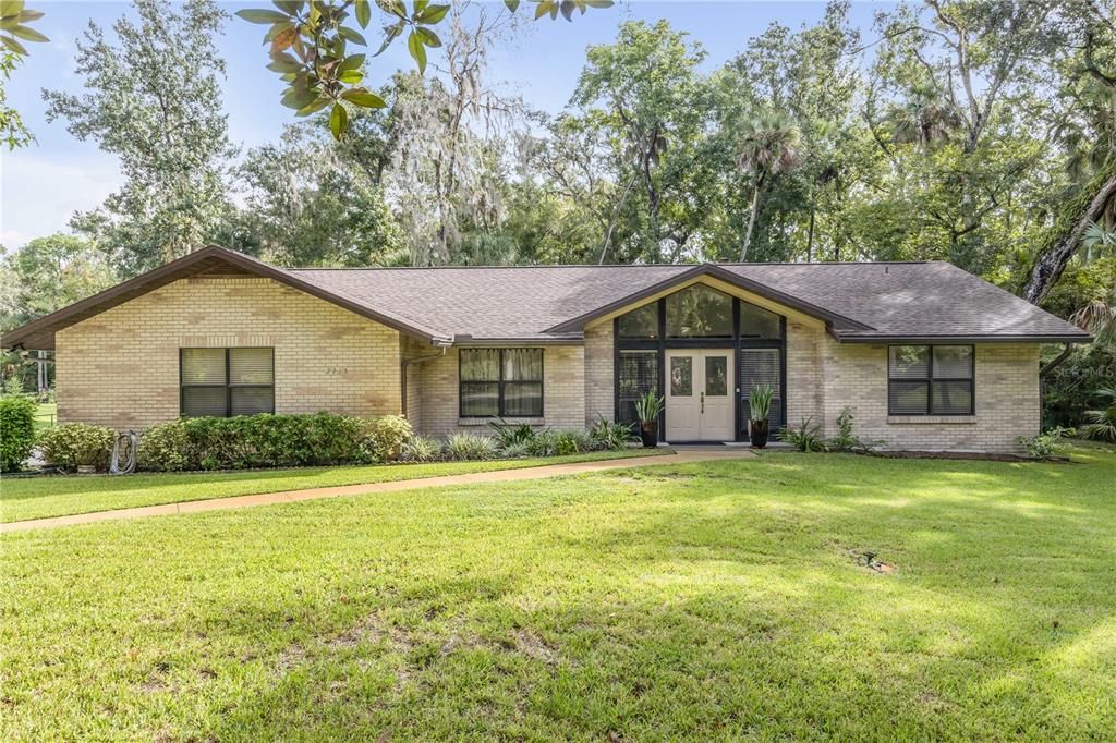 Backyard, Exterior, Facade, Brick Facade, Ranch