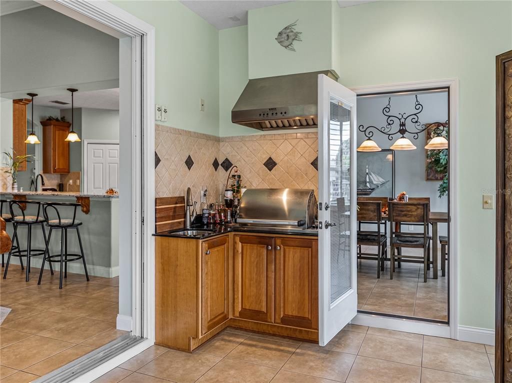 Dining room, Interior, Kitchen, Pendant Lights, Stainless Steel Appliances