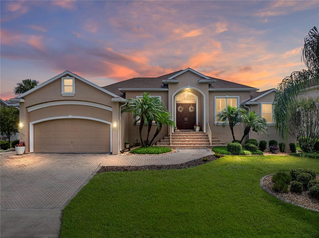 Attached, Exterior, Facade, Ranch