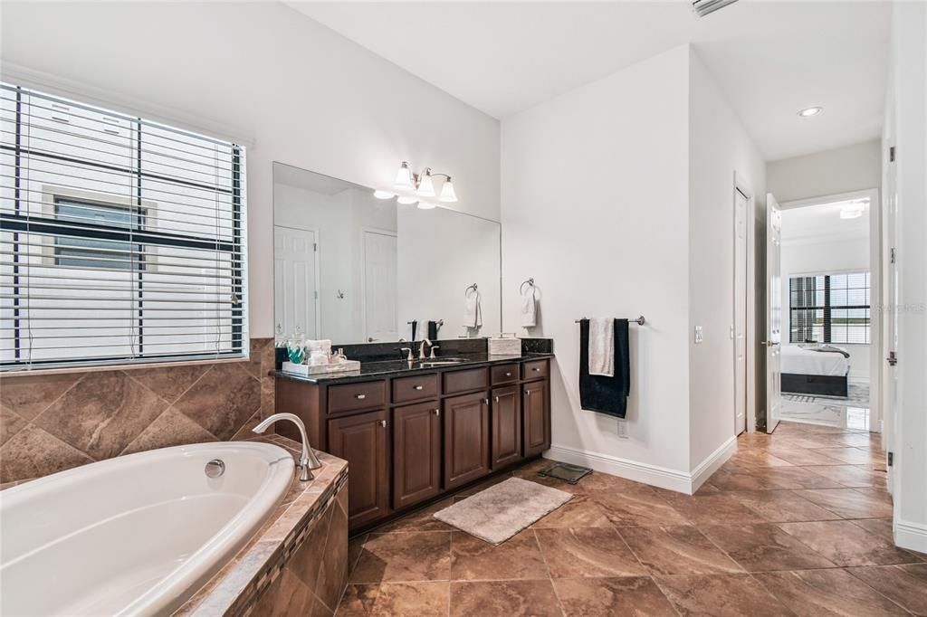 Bathroom, Dual Sink Vanities, Interior, Recessed Lighting