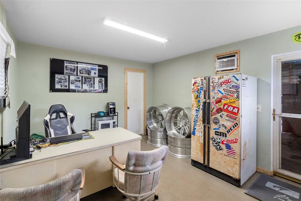 Home Office, Interior