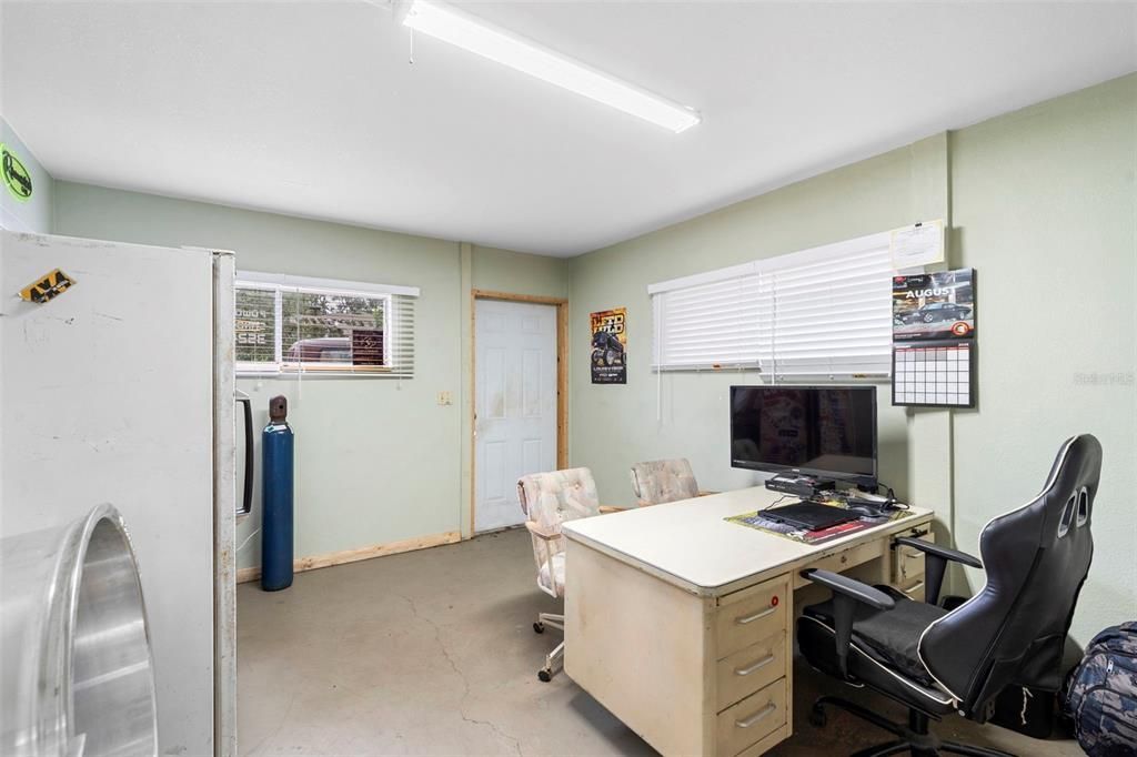 Home Office, Interior