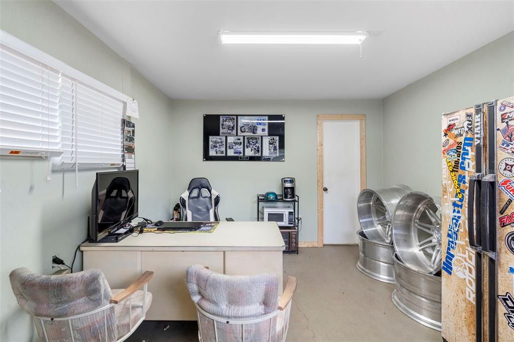 Home Office, Interior