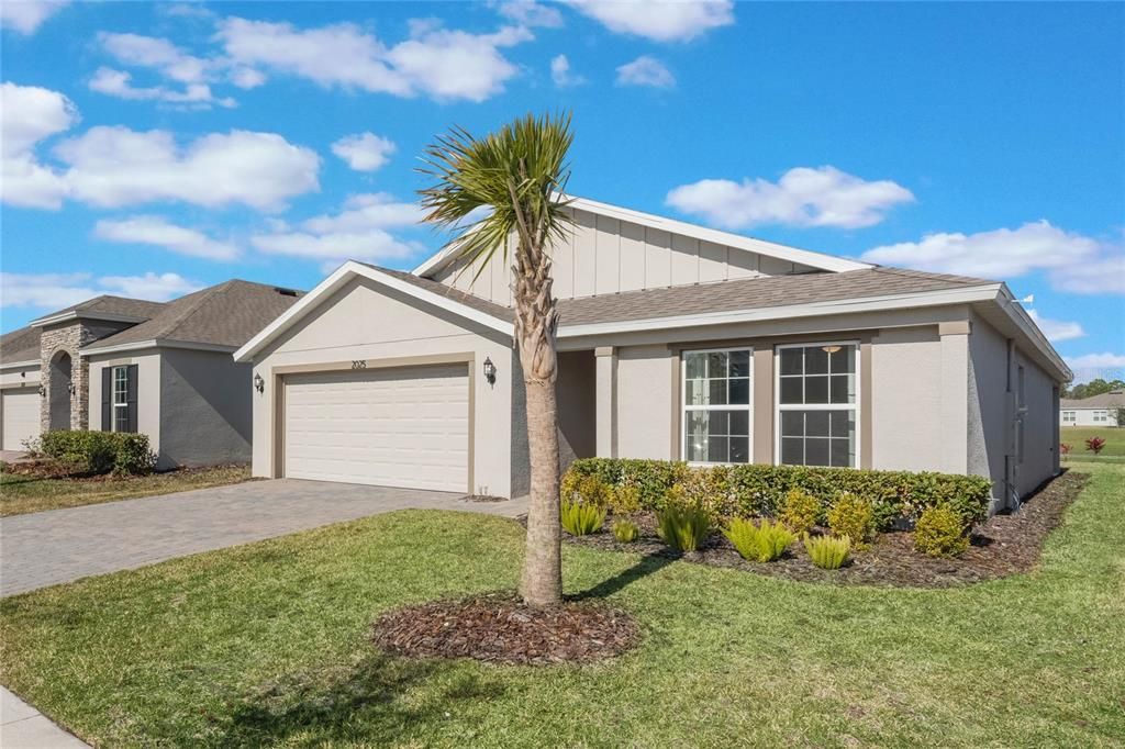 Attached, Exterior, Facade, Ranch