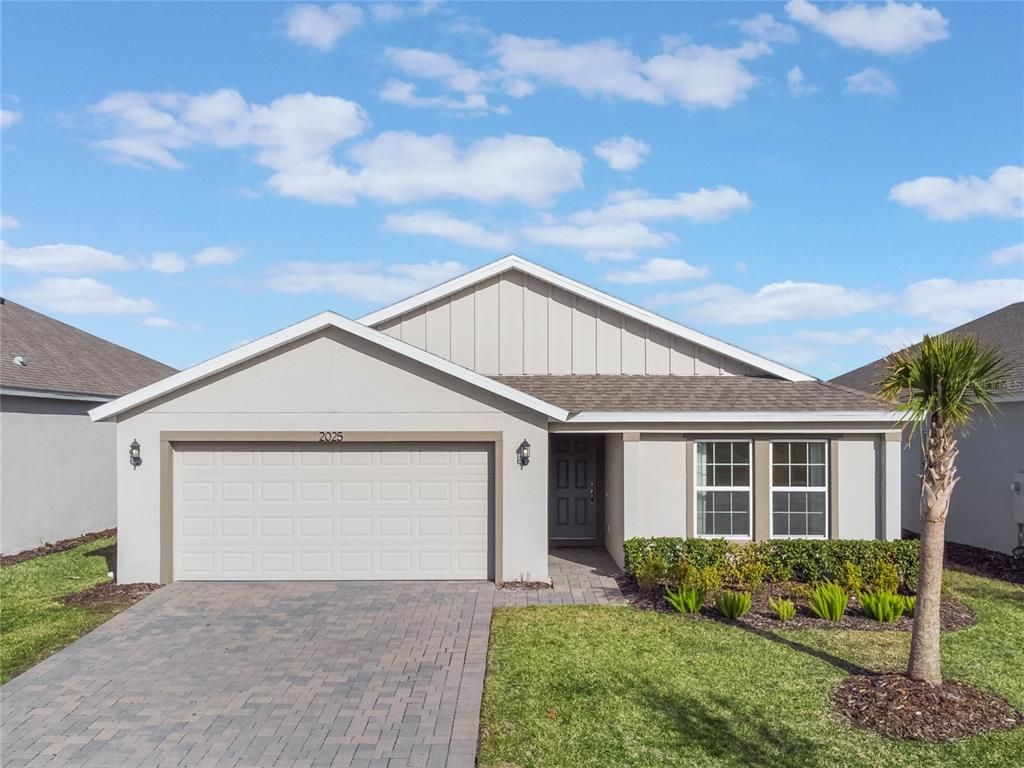 Attached, Exterior, Facade, Ranch