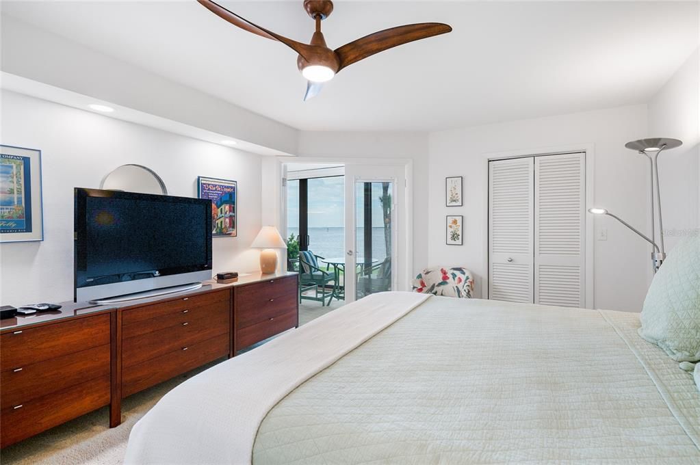 Bedroom, Interior, Recessed Lighting, Water