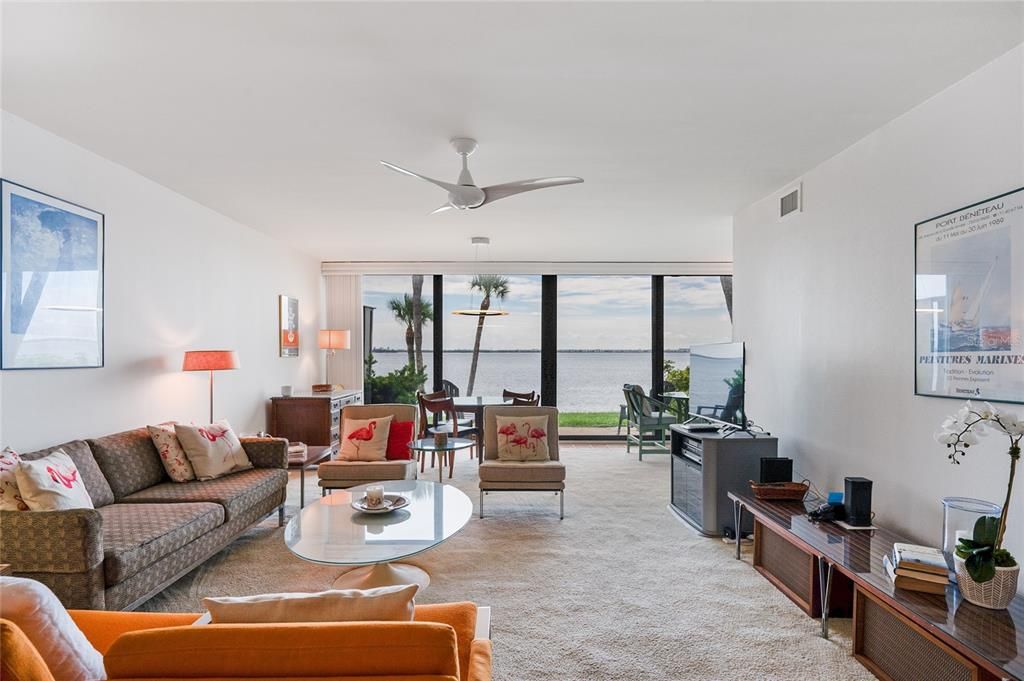 Interior, Living room, Water