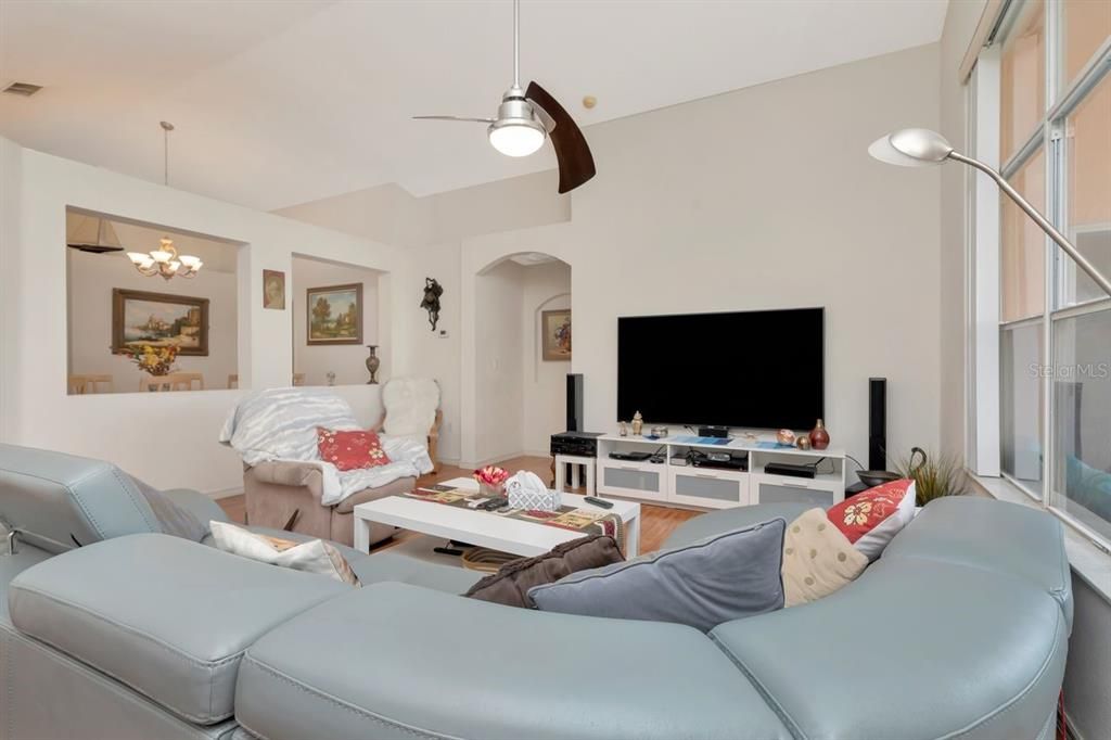Chandelier, Interior, Living room