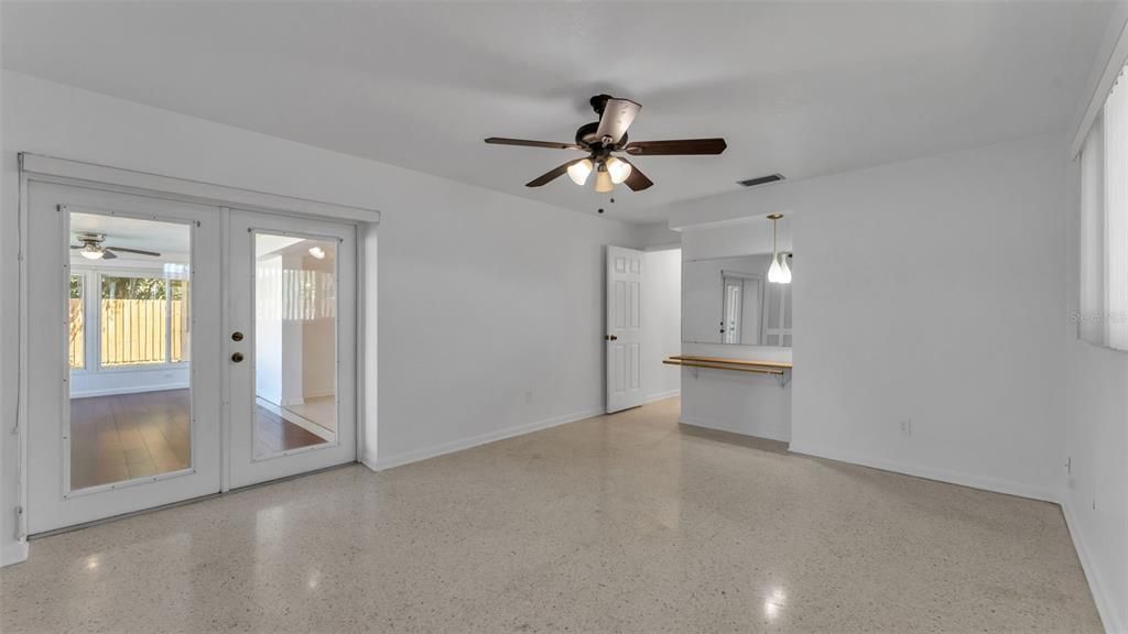 Empty room, Interior, Pendant Lights