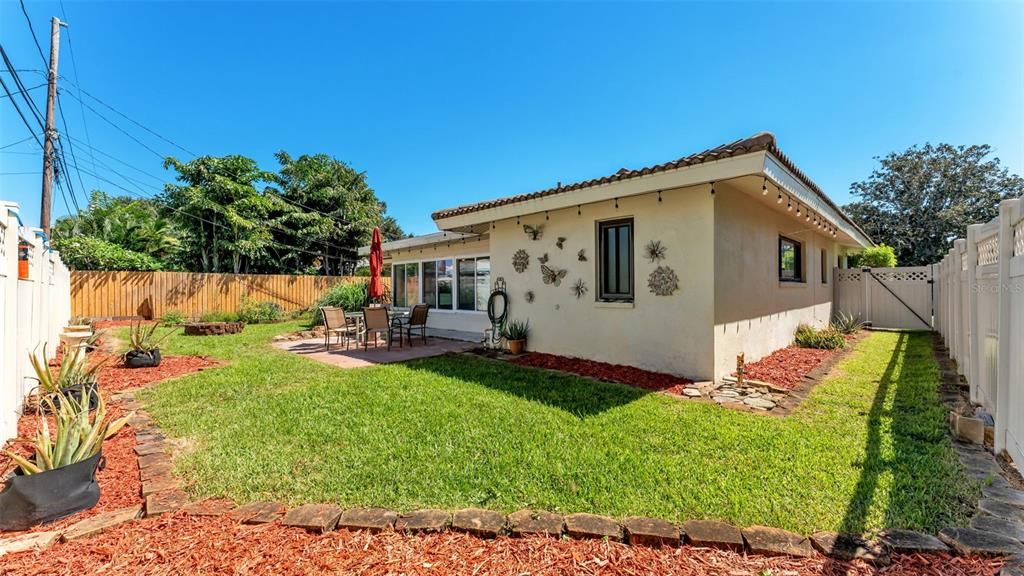 Backyard, Exterior
