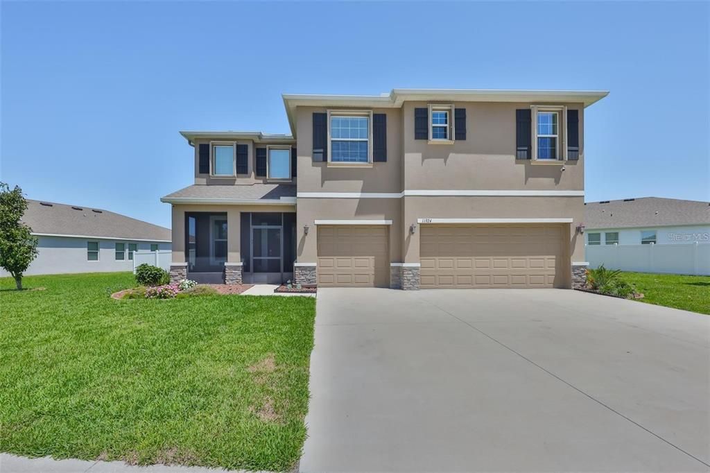 Attached, Exterior, Facade, Modern