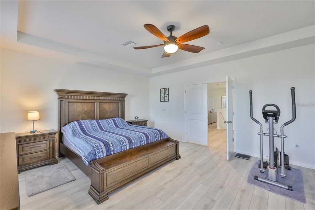 Bedroom, Fitness Equipment, Interior, Wood Texture Flooring